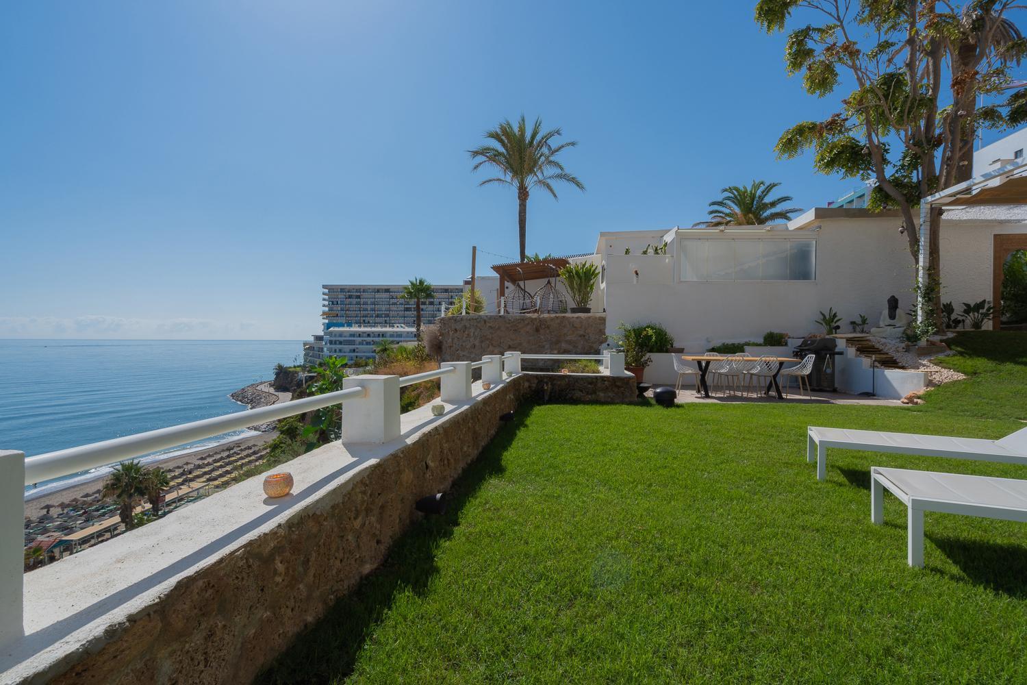 Private 250Sqm Garden Duplex, Jacuzzi, Cinema, Sea View Escape Lejlighed Torremolinos Eksteriør billede