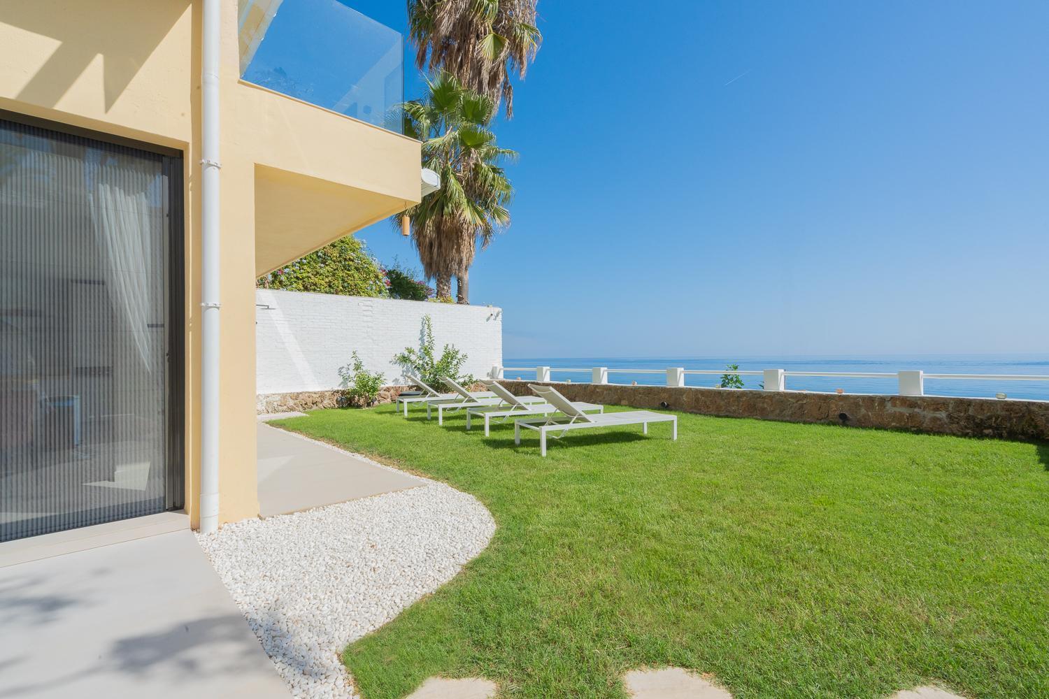 Private 250Sqm Garden Duplex, Jacuzzi, Cinema, Sea View Escape Lejlighed Torremolinos Eksteriør billede