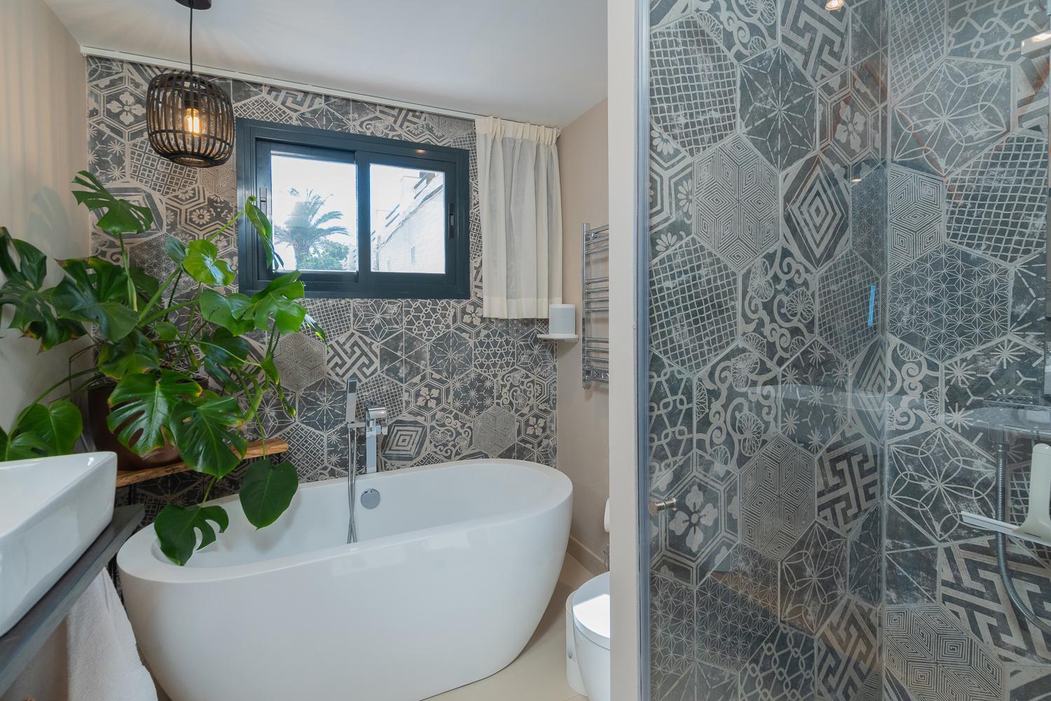 Private 250Sqm Garden Duplex, Jacuzzi, Cinema, Sea View Escape Lejlighed Torremolinos Eksteriør billede
