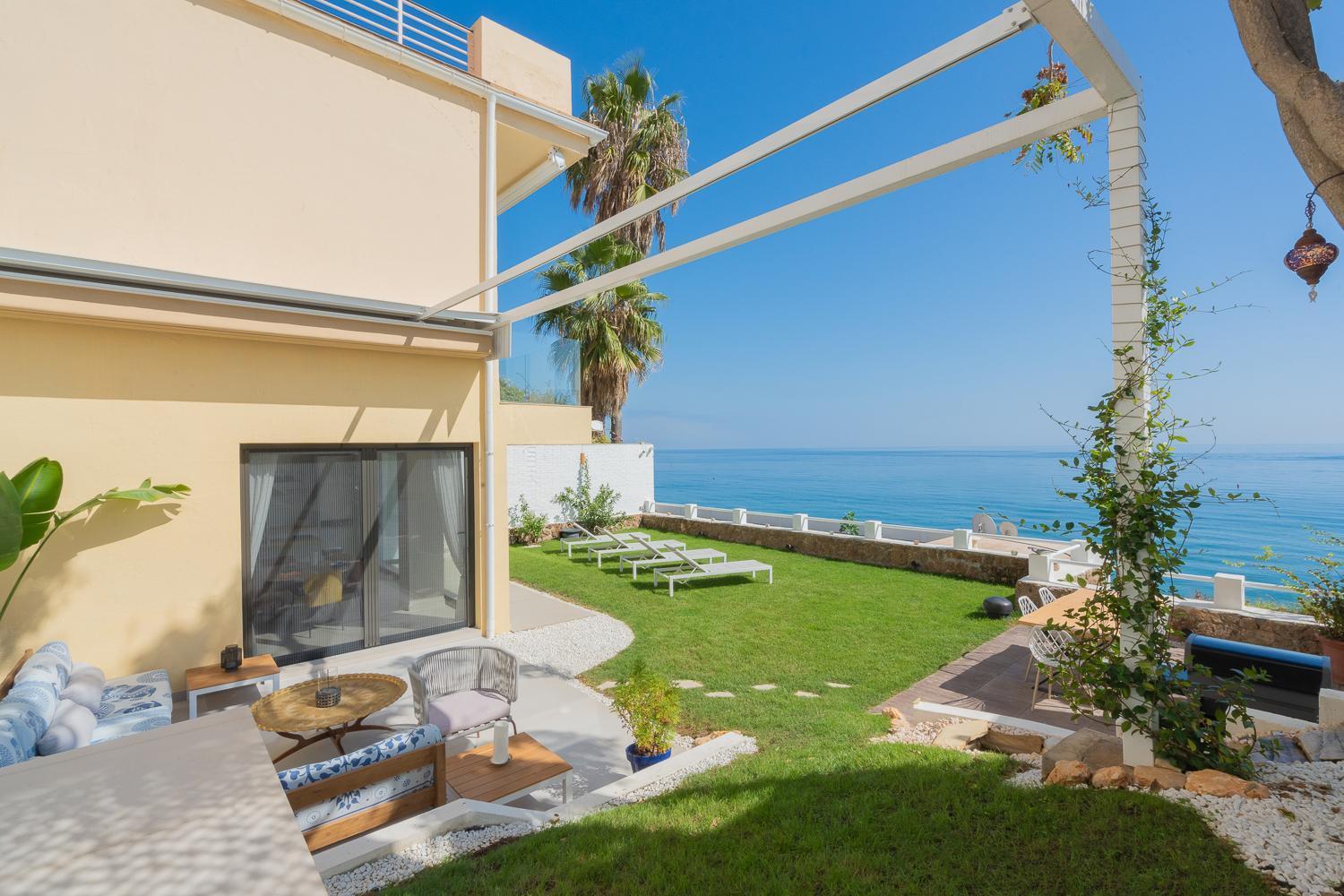 Private 250Sqm Garden Duplex, Jacuzzi, Cinema, Sea View Escape Lejlighed Torremolinos Eksteriør billede